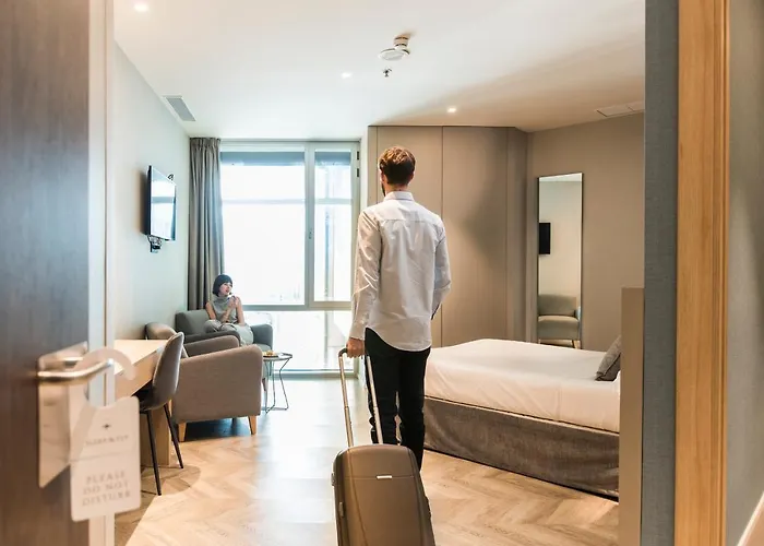 スリープ＆フライ 4* エル・プラー・デ・ジョブレガット